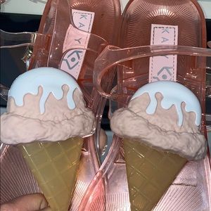 Katy Perry Ice cream sandals 🍦